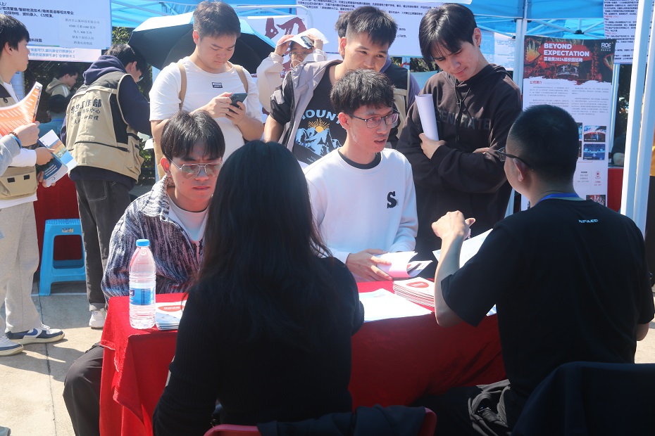 2183个岗位，我校举行2024届春季校园专场招聘会